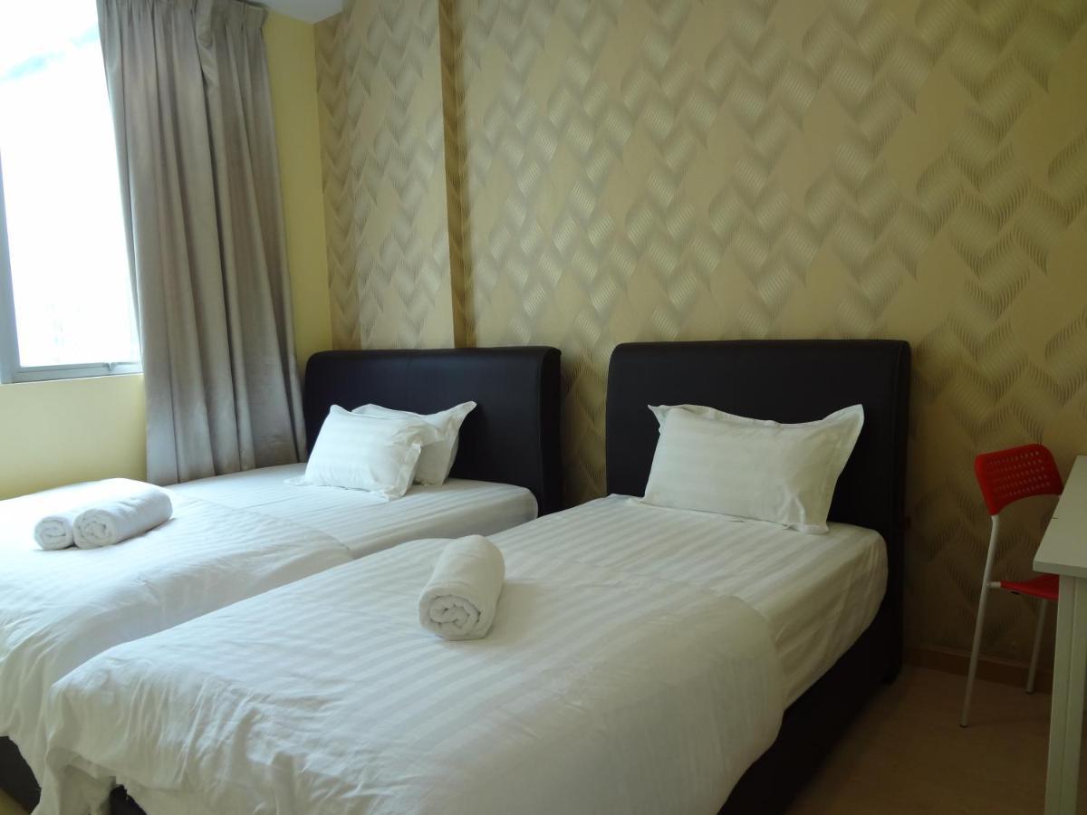 Comma Hotel Bandar Saujana Putra Exterior photo