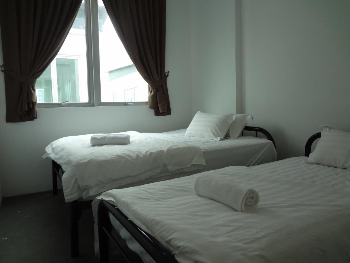 Comma Hotel Bandar Saujana Putra Exterior photo