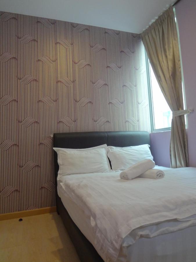 Comma Hotel Bandar Saujana Putra Exterior photo