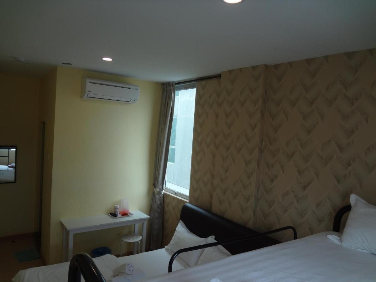 Comma Hotel Bandar Saujana Putra Exterior photo