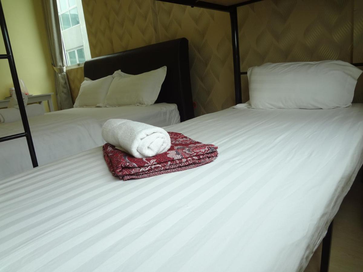 Comma Hotel Bandar Saujana Putra Exterior photo