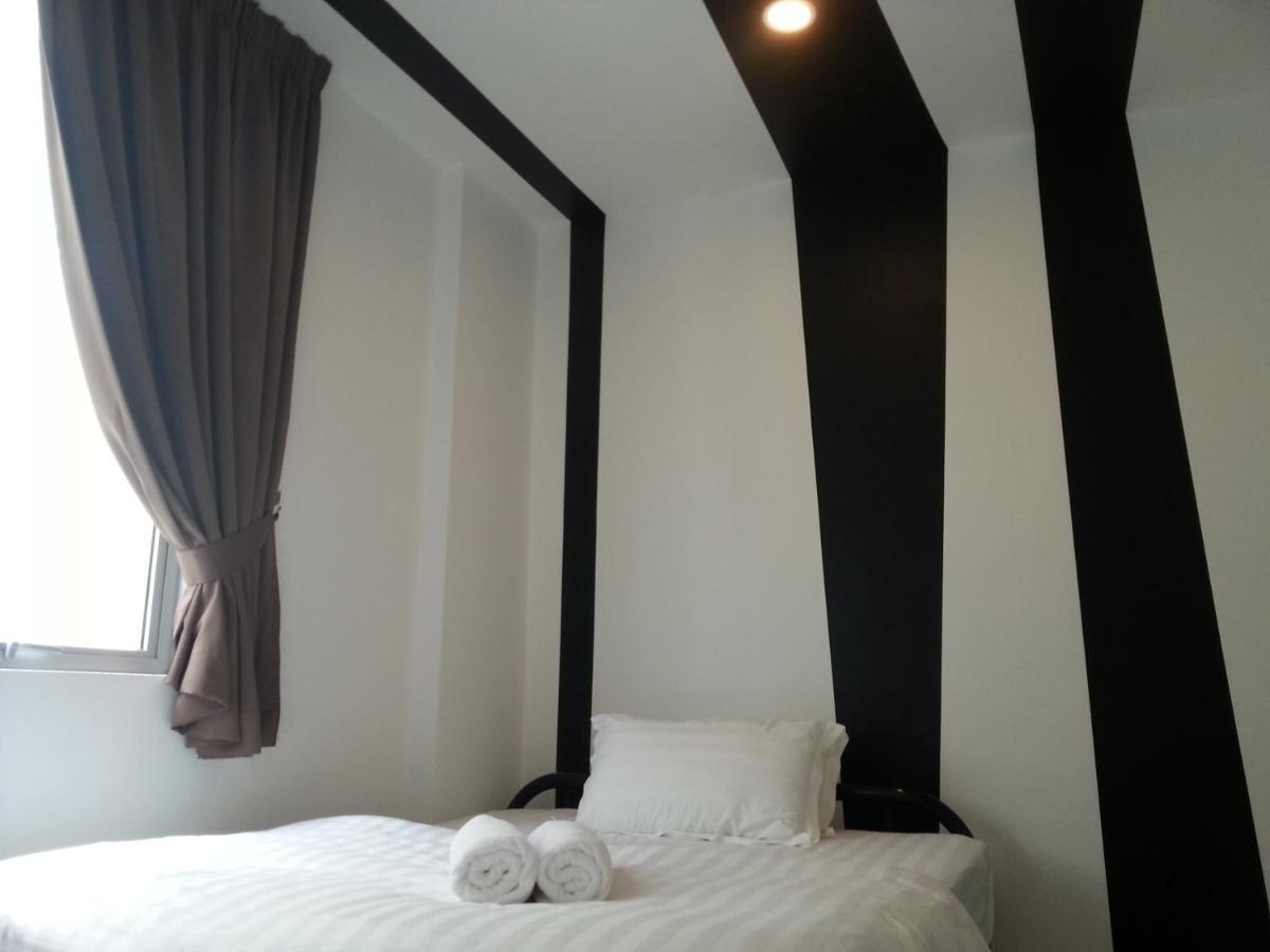 Comma Hotel Bandar Saujana Putra Exterior photo