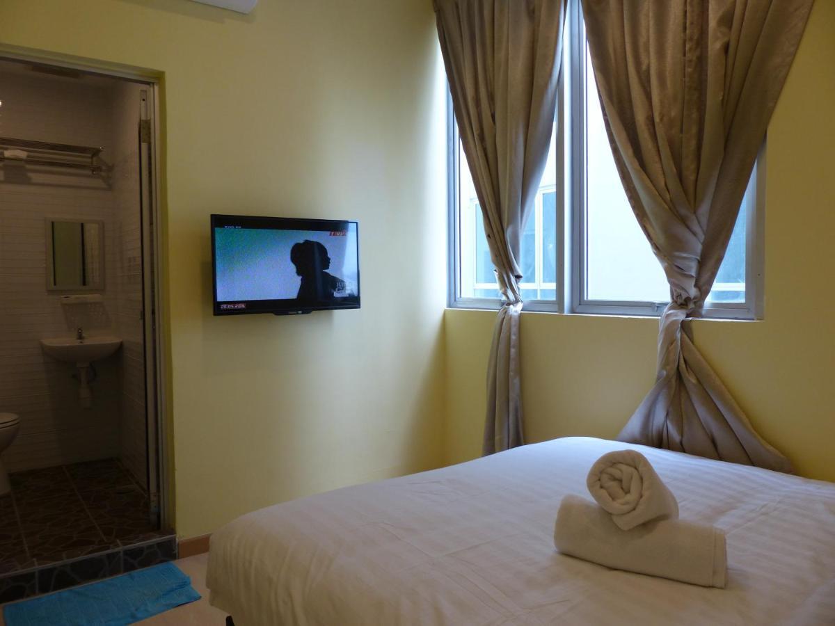 Comma Hotel Bandar Saujana Putra Exterior photo