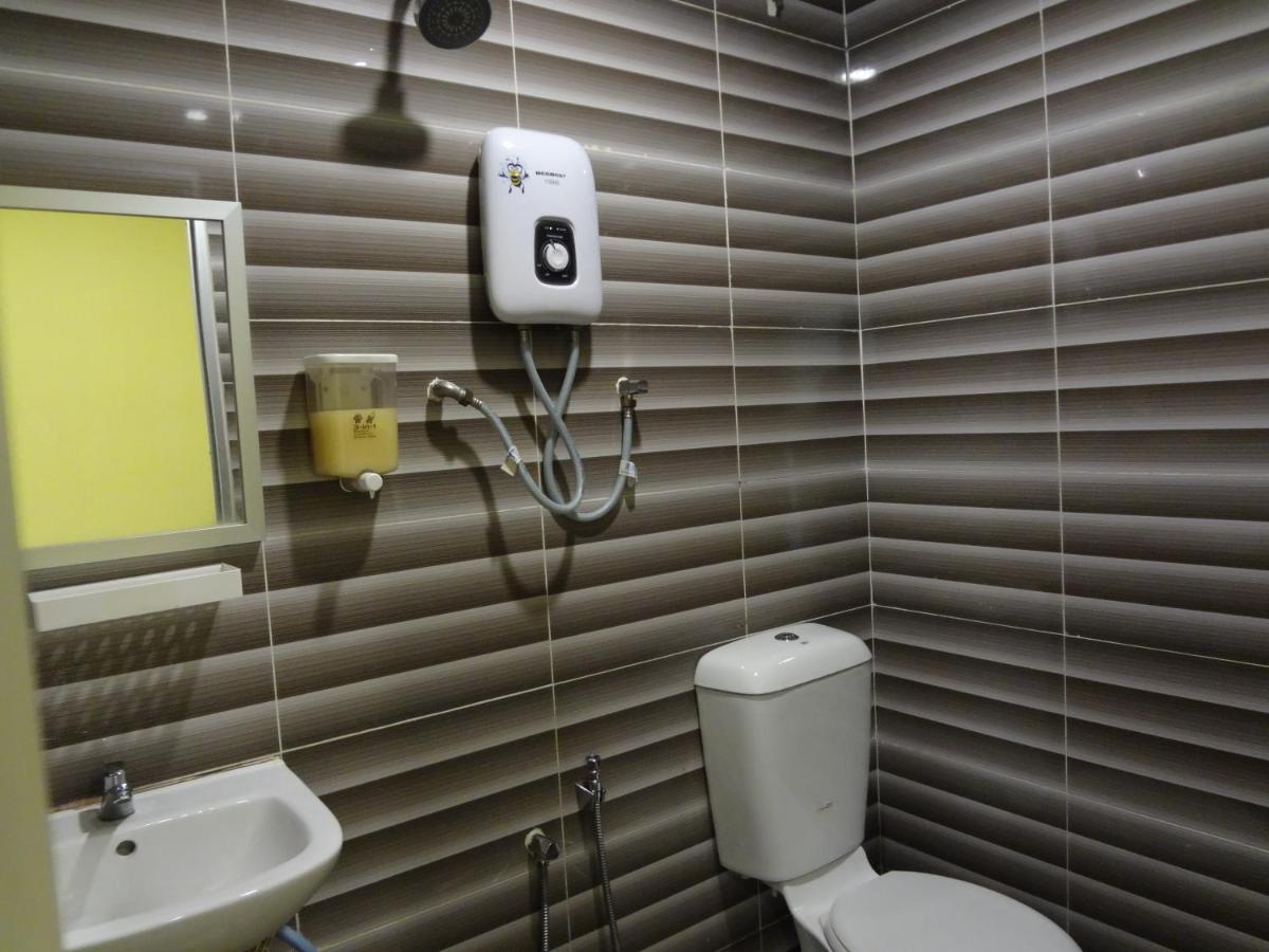 Comma Hotel Bandar Saujana Putra Exterior photo