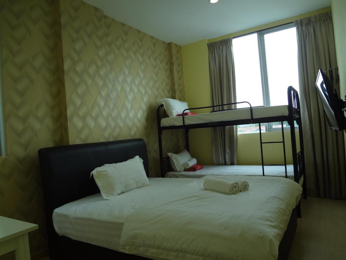 Comma Hotel Bandar Saujana Putra Exterior photo
