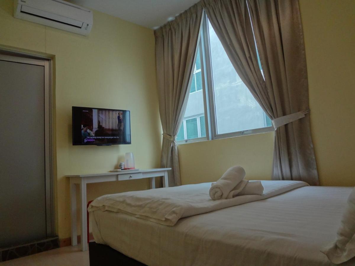 Comma Hotel Bandar Saujana Putra Exterior photo