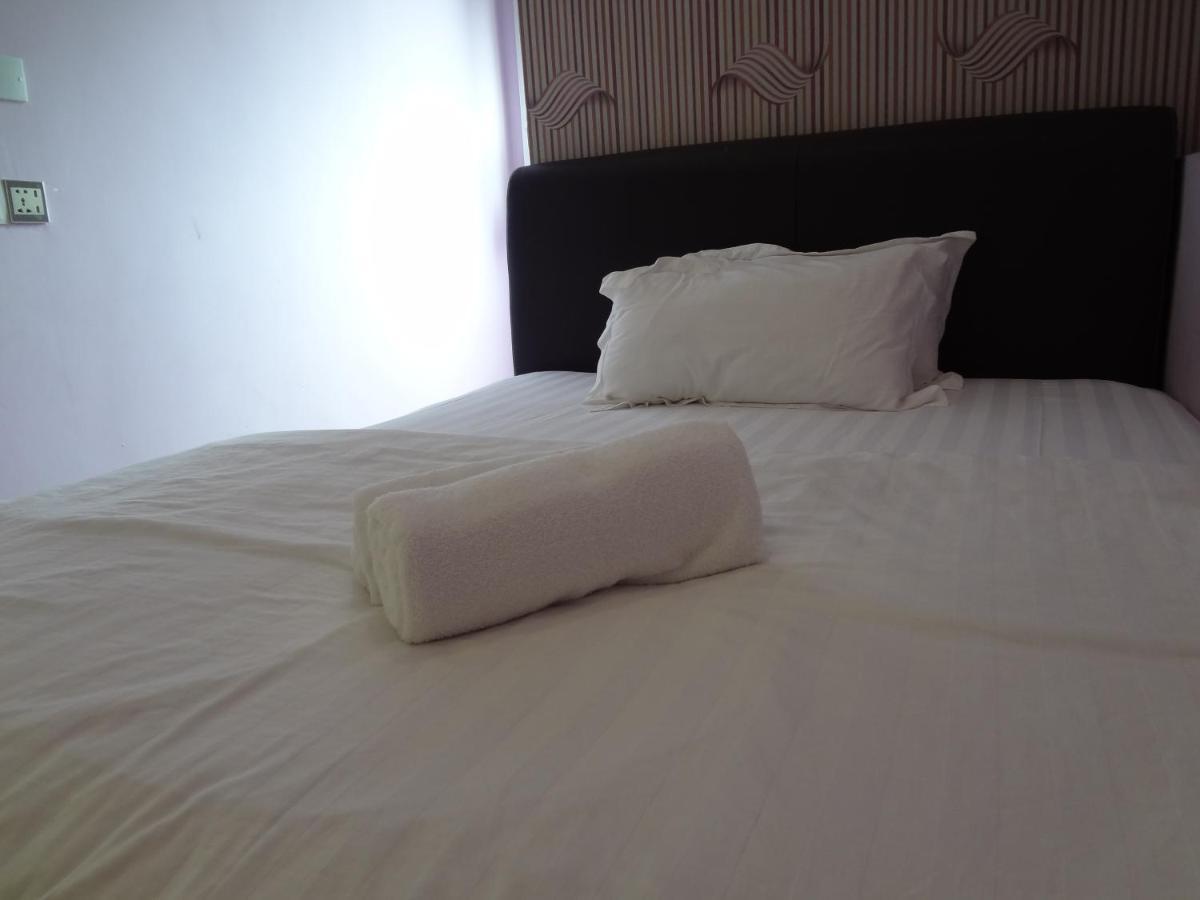 Comma Hotel Bandar Saujana Putra Exterior photo