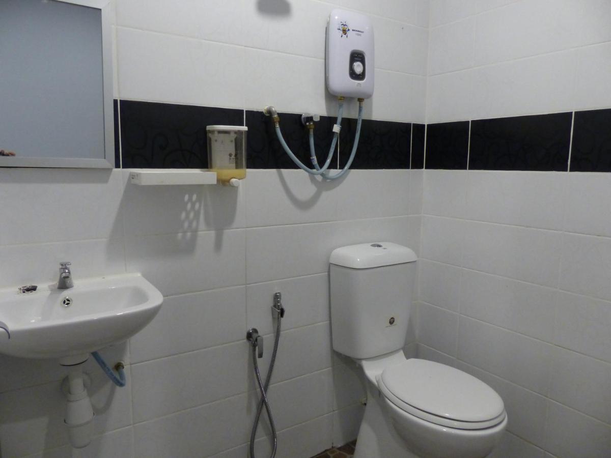 Comma Hotel Bandar Saujana Putra Exterior photo