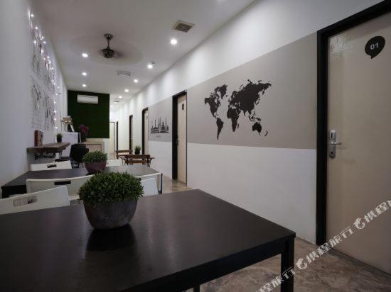 Comma Hotel Bandar Saujana Putra Exterior photo