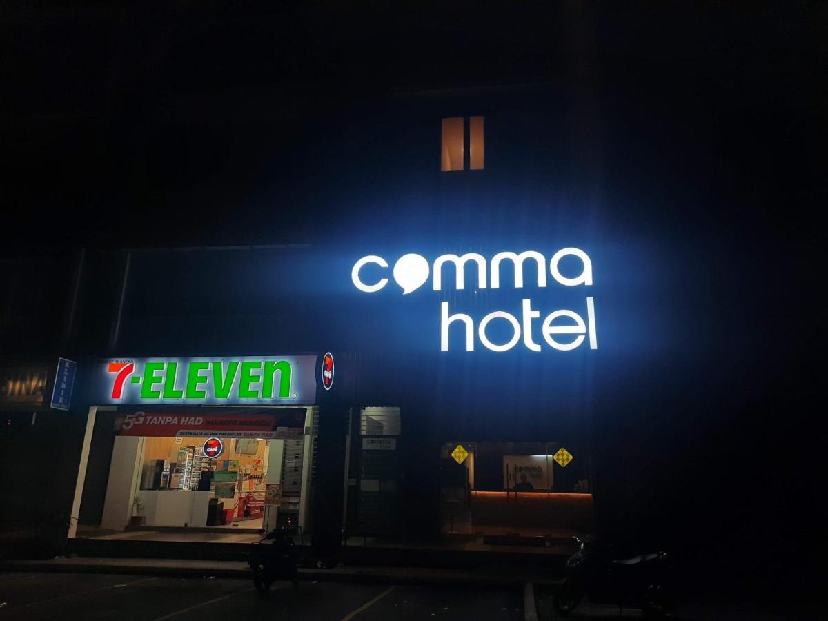 Comma Hotel Bandar Saujana Putra Exterior photo