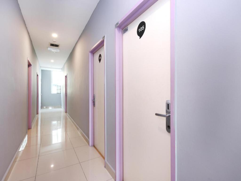 Comma Hotel Bandar Saujana Putra Exterior photo