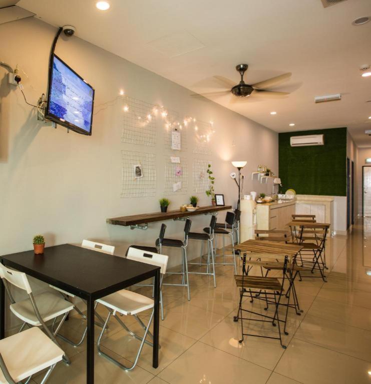 Comma Hotel Bandar Saujana Putra Exterior photo