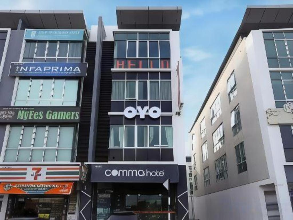 Comma Hotel Bandar Saujana Putra Exterior photo