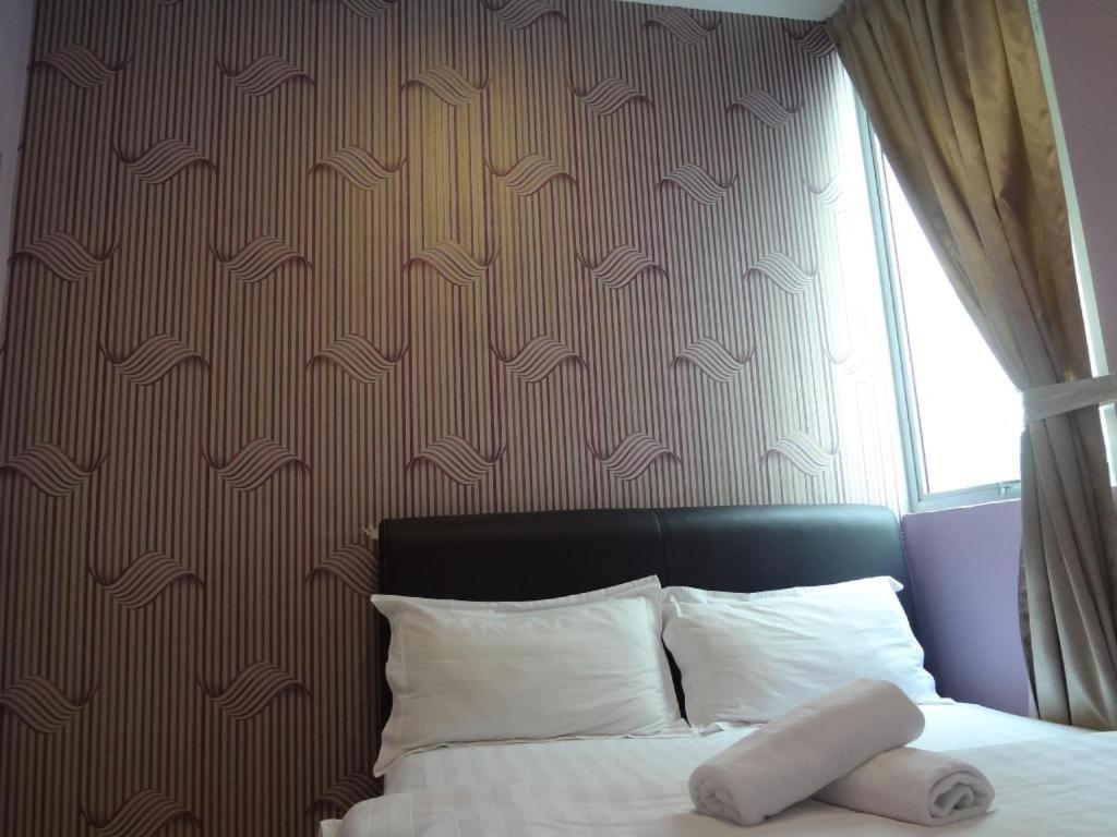 Comma Hotel Bandar Saujana Putra Exterior photo