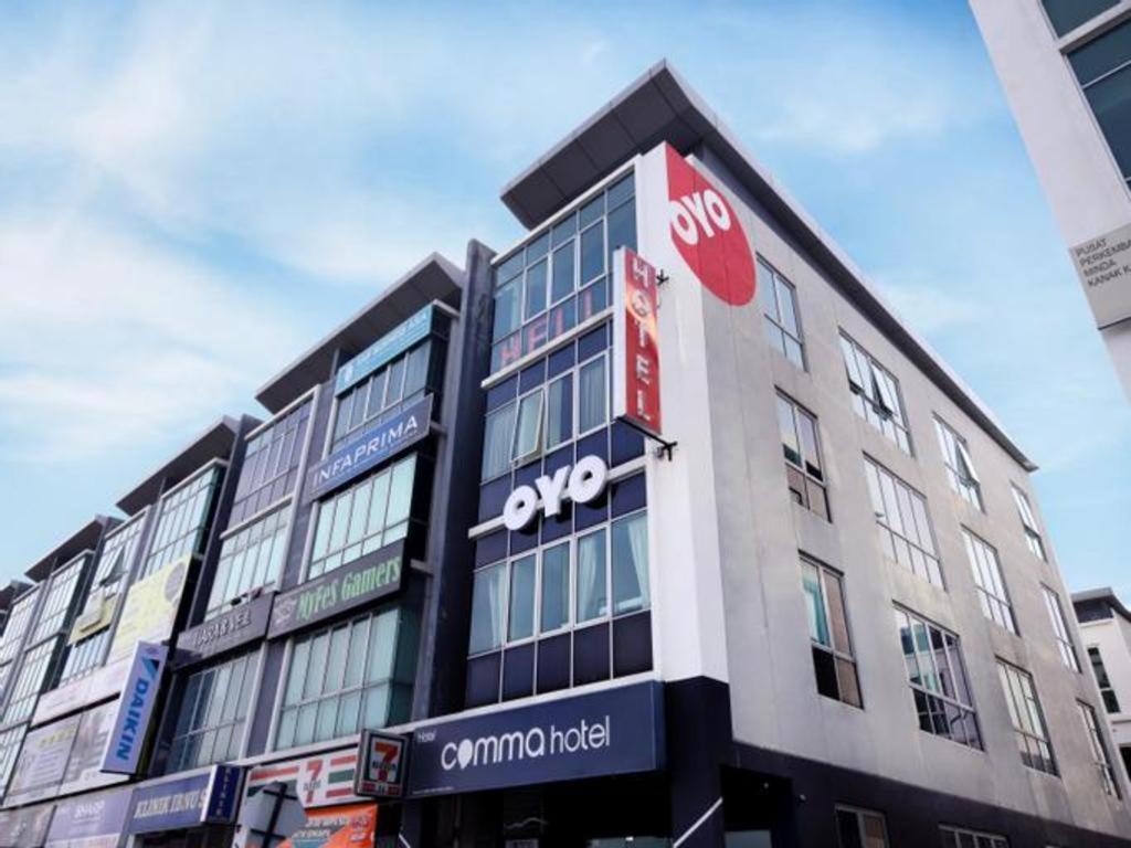 Comma Hotel Bandar Saujana Putra Exterior photo
