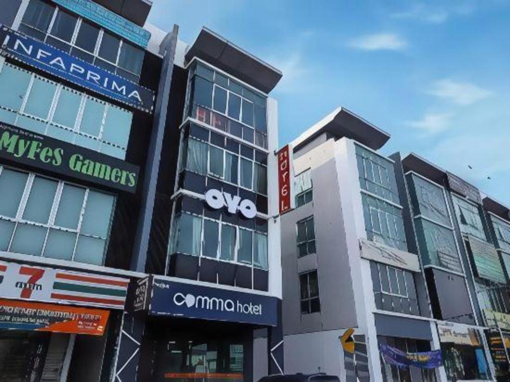 Comma Hotel Bandar Saujana Putra Exterior photo