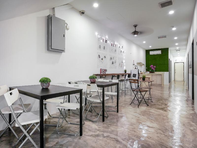 Comma Hotel Bandar Saujana Putra Exterior photo